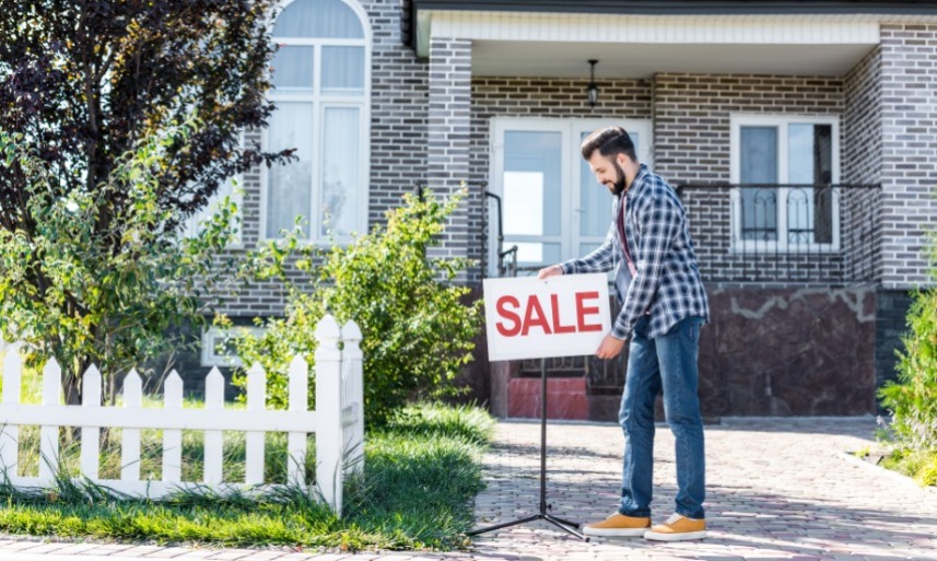 Naviguer sur le marché immobilier : devriez-vous vendre avant d'acheter?